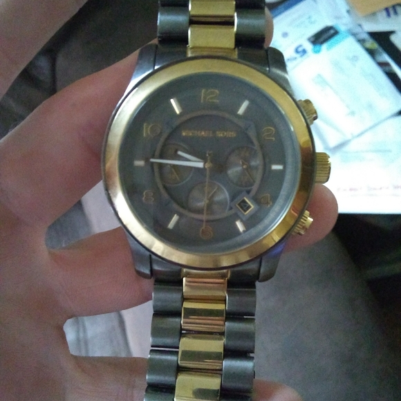 Michael Kors men's runway watch - Picture 5 of 5